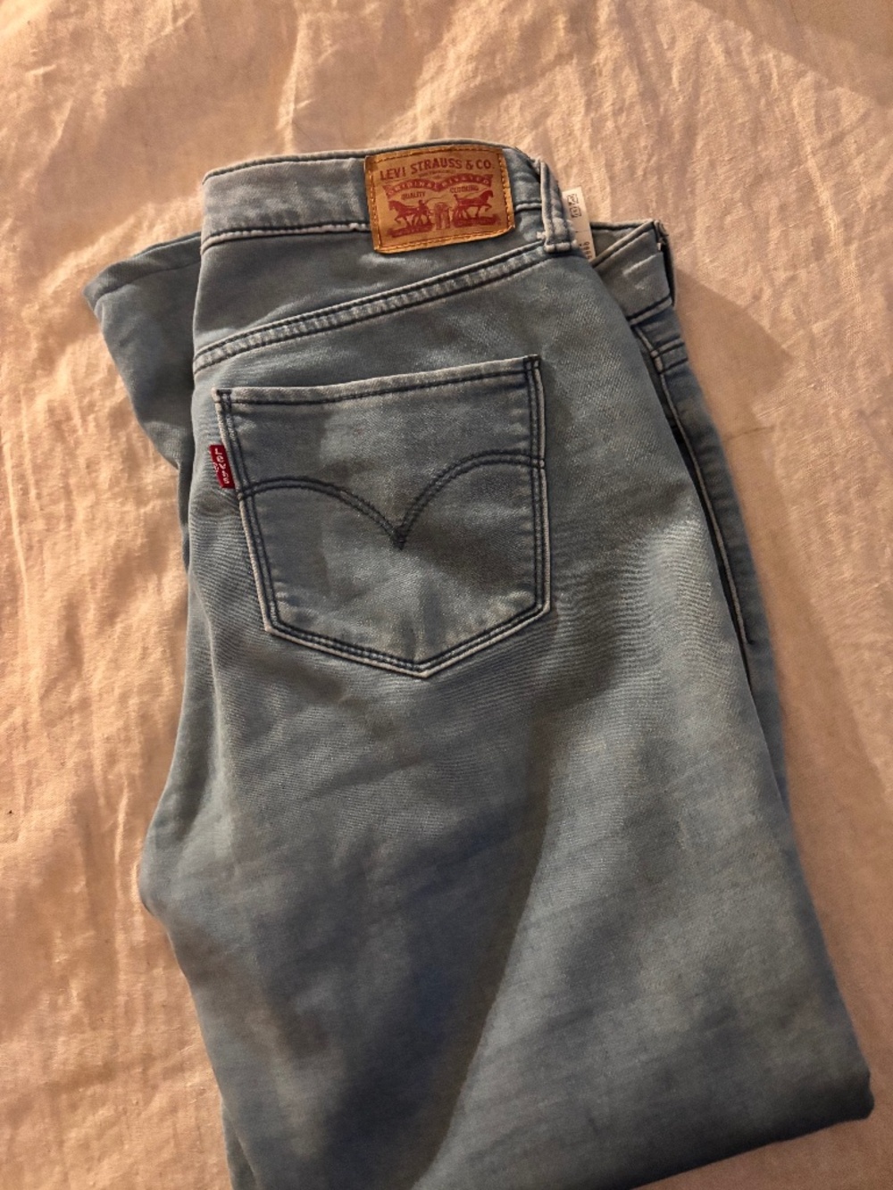 Levis ankle jeans